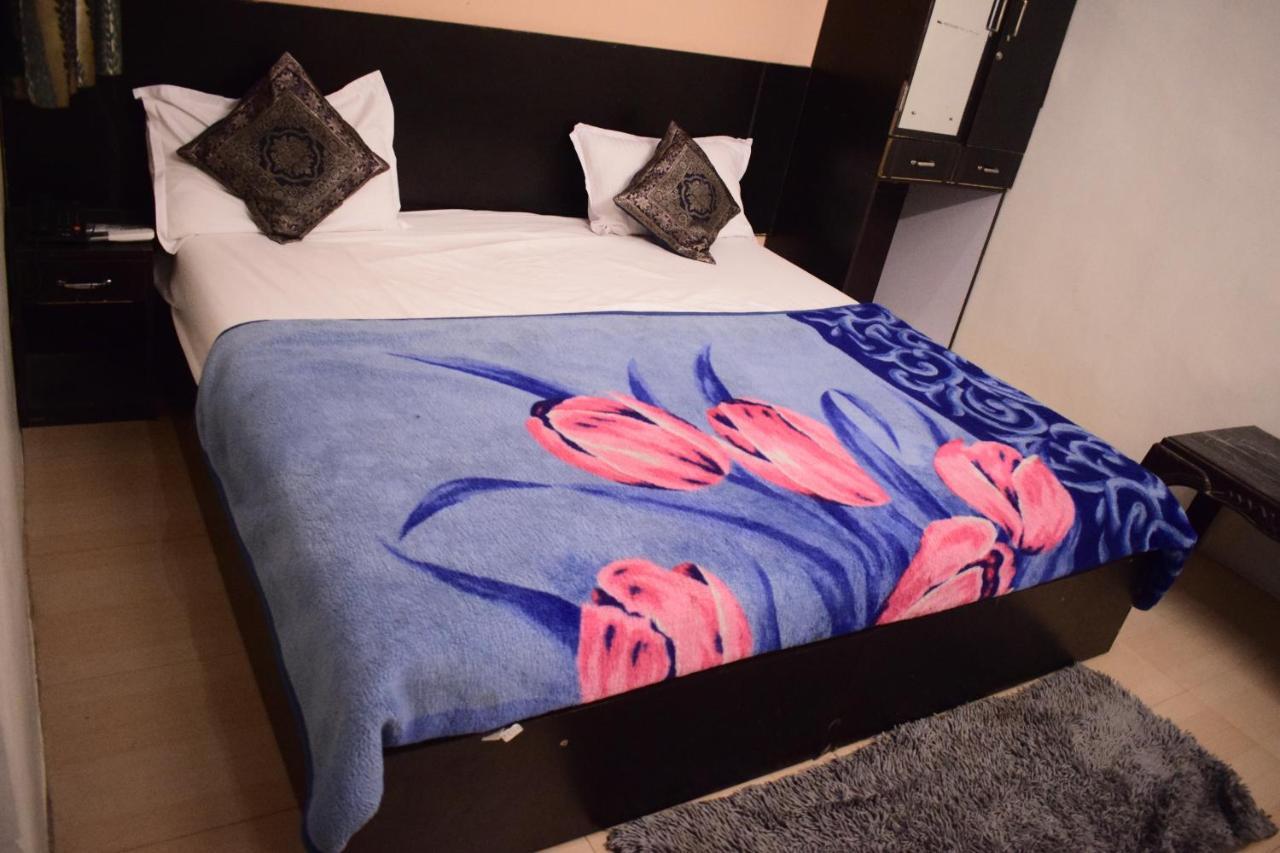 Ds Residency Varanasi-Prime Location-Parking 외부 사진