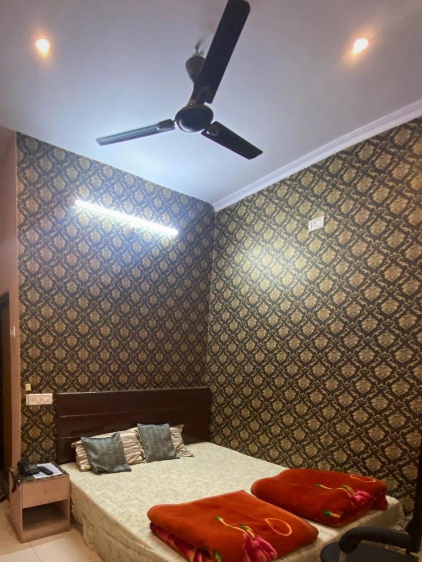 Ds Residency Varanasi-Prime Location-Parking 외부 사진