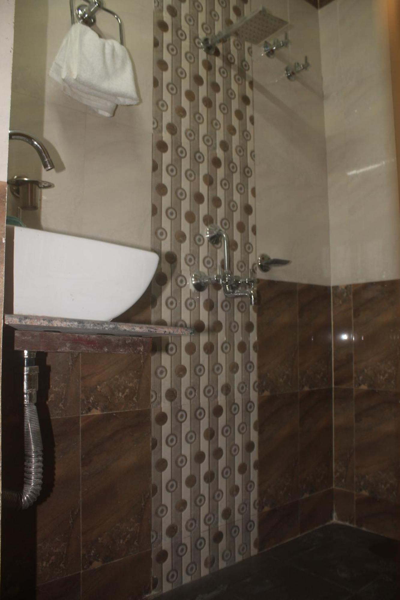 Ds Residency Varanasi-Prime Location-Parking 외부 사진